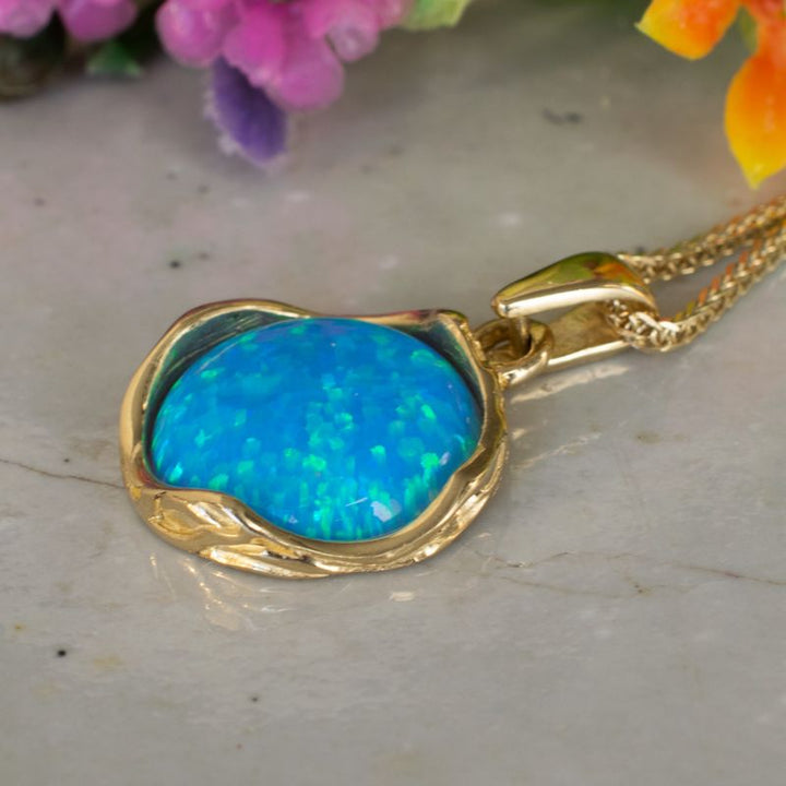 תליון מעוטר במסגרת זהב 14 קראט אבן אופל כחול