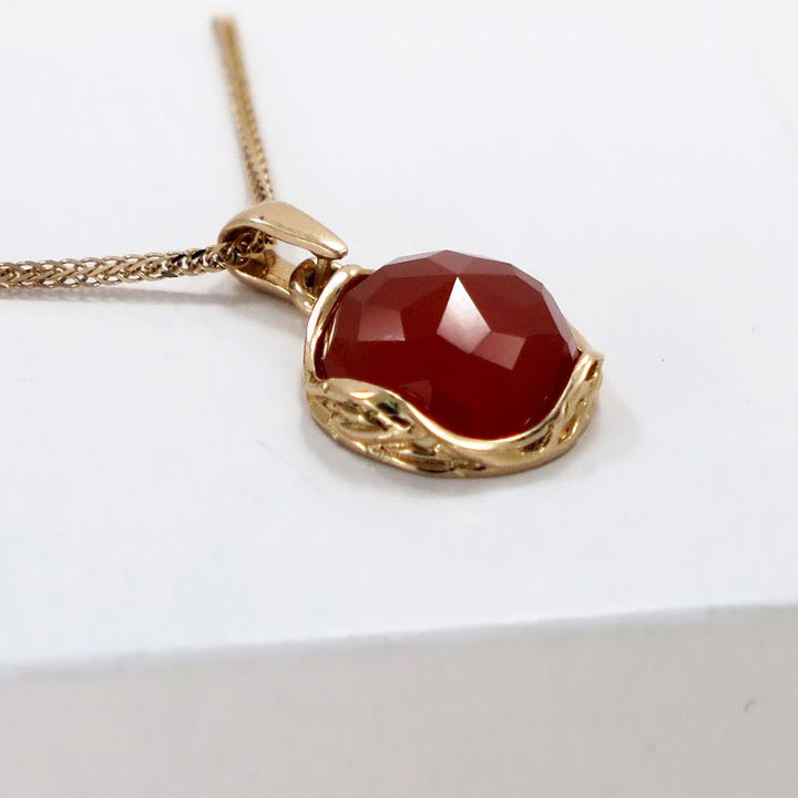 תליון זהב אדום 14 קראט וינטג' אבן קרנליאן