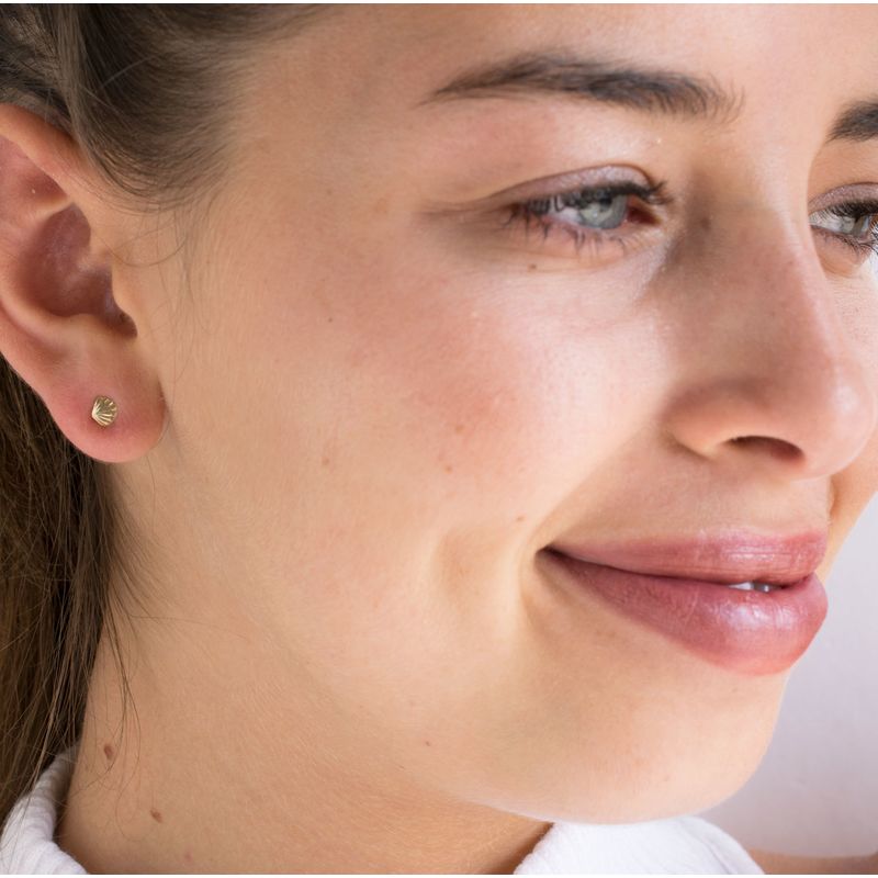 עגילי זהב 14 קראט צמודים צדף סוגרי זהב