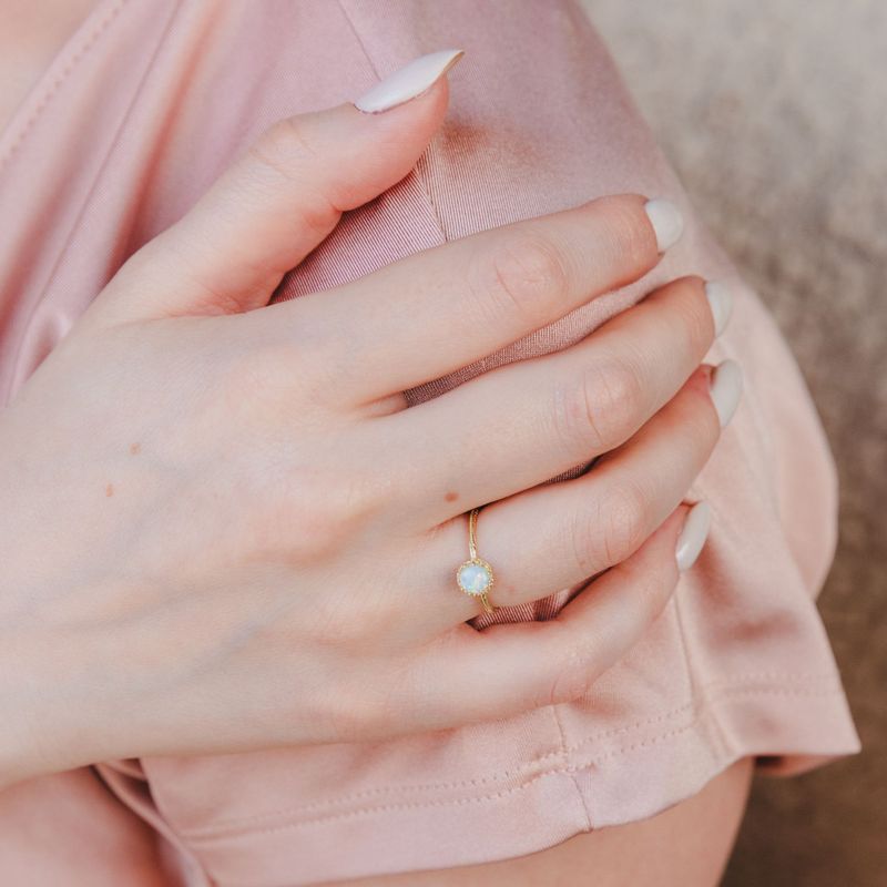 טבעת זהב 14 קראט אופל לבן עגול