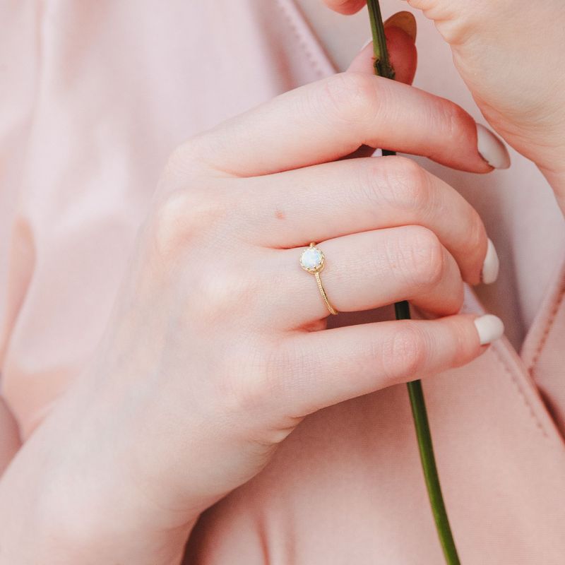 טבעת זהב 14 קראט אופל לבן עגול