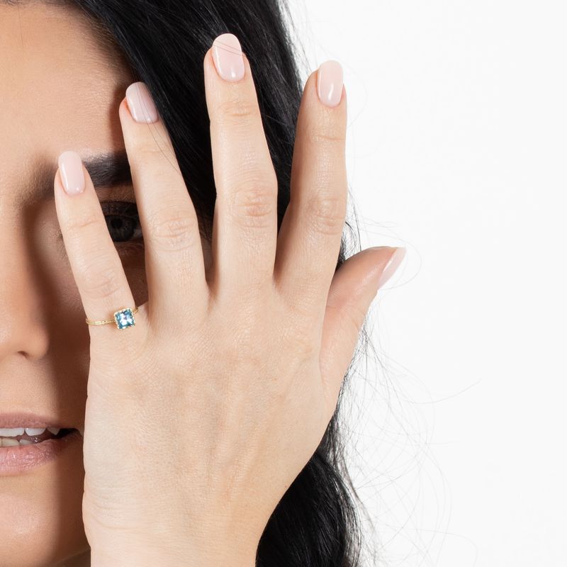 טבעת זהב 14 קראט טופז מרובעת