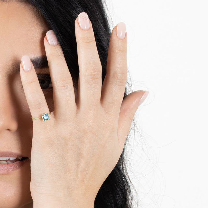 טבעת זהב 14 קראט טופז מרובעת