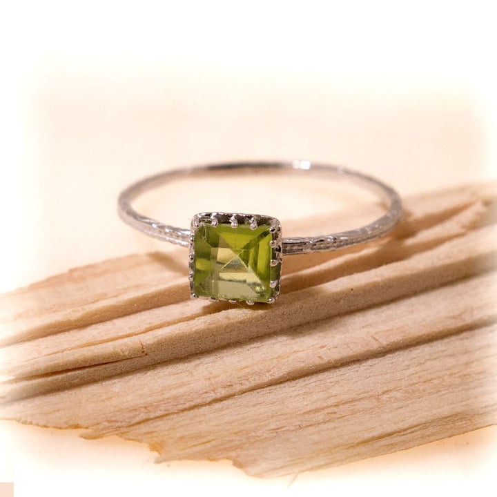 White Gold 14K Peridot Dainty Square Ring