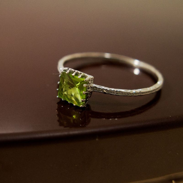 White Gold 14K Peridot Dainty Square Ring