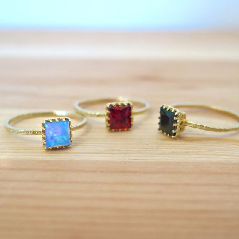 טבעת זהב 14 קראט אוניקס מרובעת