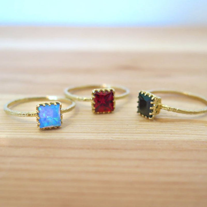 טבעת זהב 14 קראט אוניקס מרובעת