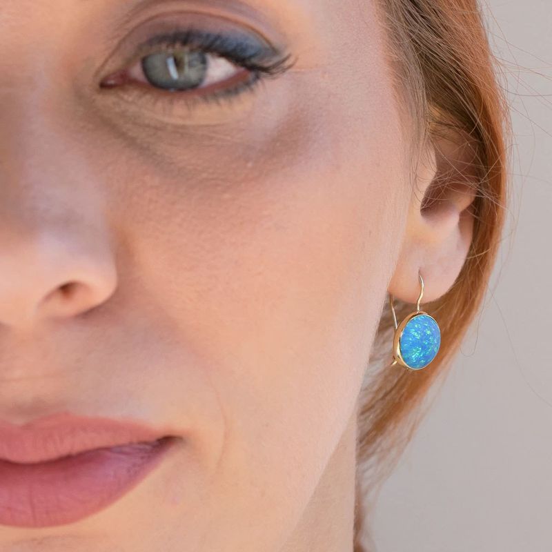 עגילים תלויים זהב 14 קראט אבן אופל כחול