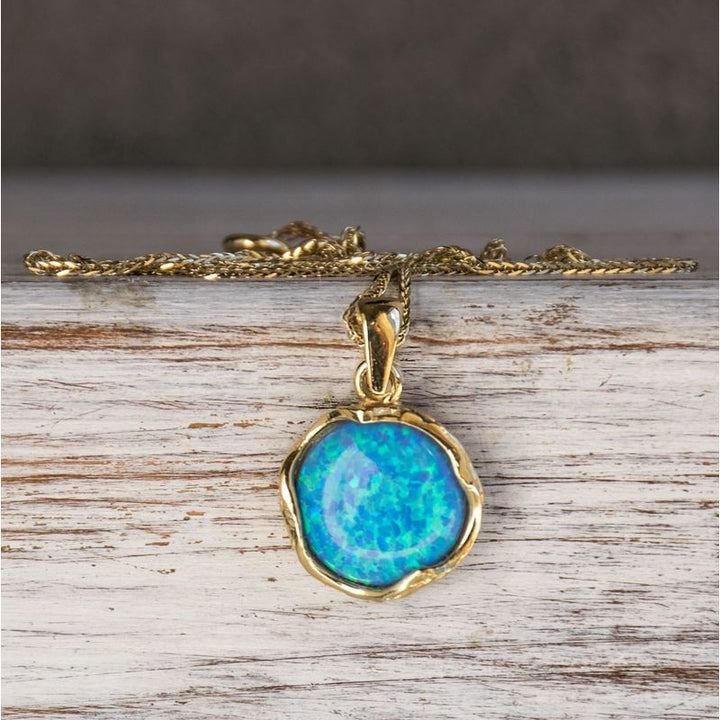 תליון מעוטר במסגרת זהב 14 קראט אבן אופל כחול