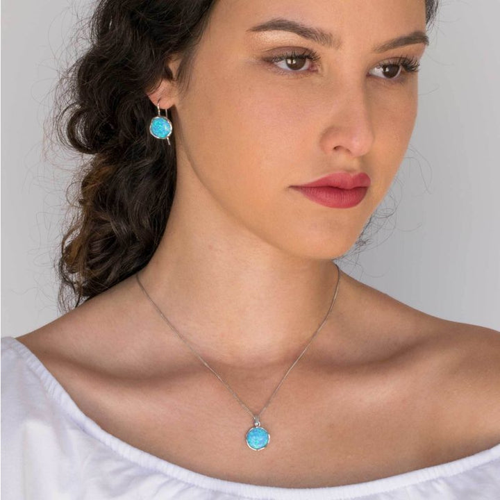 תליון זהב לבן אופל כחול מעוטר קבושון