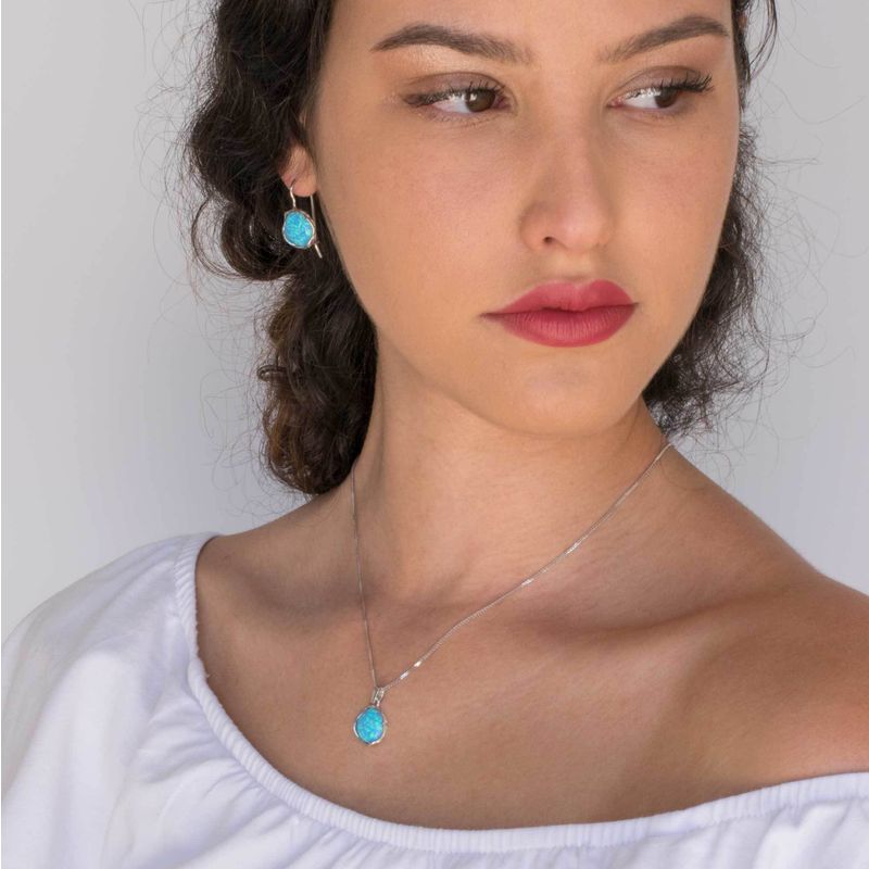 תליון זהב לבן אופל כחול מעוטר קבושון