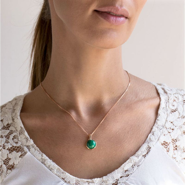 תליון זהב אדום 14 קראט מעוטר אבן מלאכית