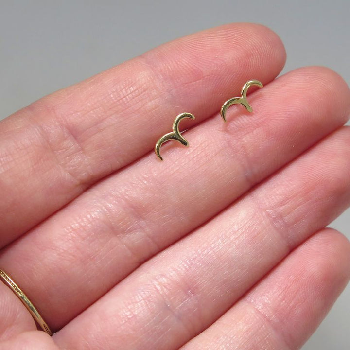 עגילי שחף זהב 14 קראט צמודים סוגרים זהב