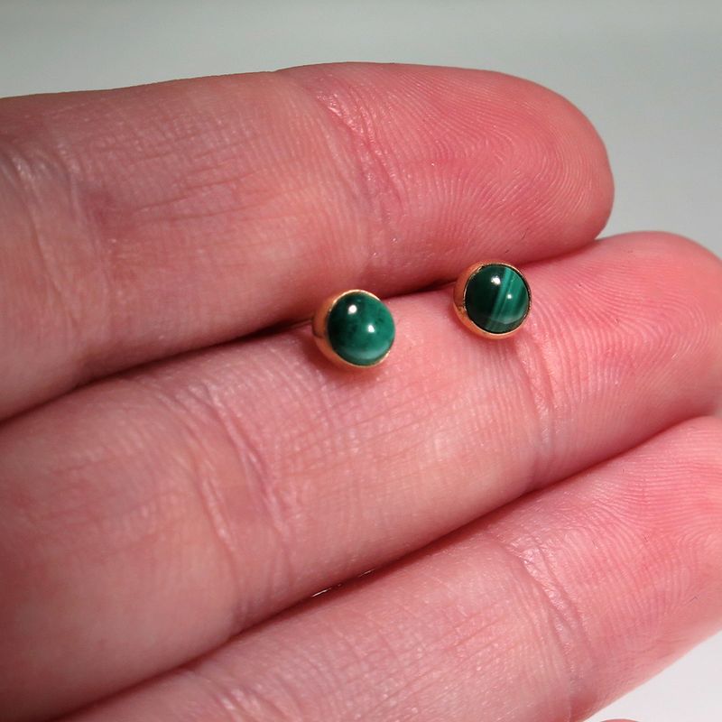 עגילים צמודים זהב 14 קראט במלאכית