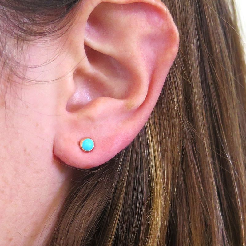 עגילי זהב 14 קראט צמודים בטורקיז