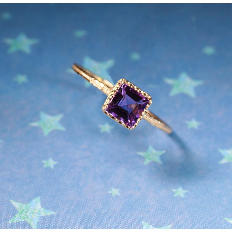 טבעת זהב 14 קראט מרובעת עדינה אמטיסט