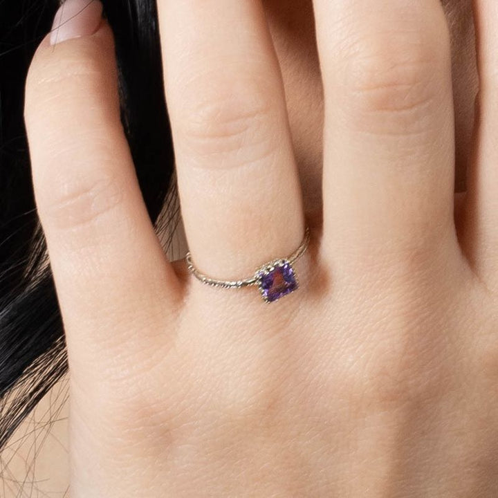 טבעת זהב לבן 14 קראט אמטיסט