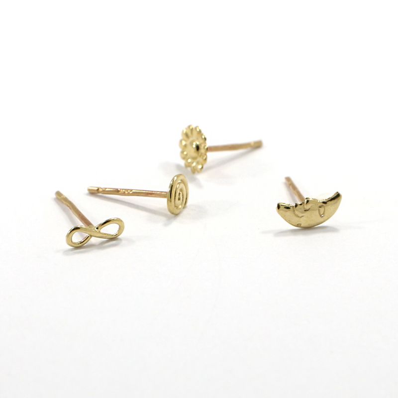 עגילי זהב 14 קראט צמודים ירח סוגרי זהב