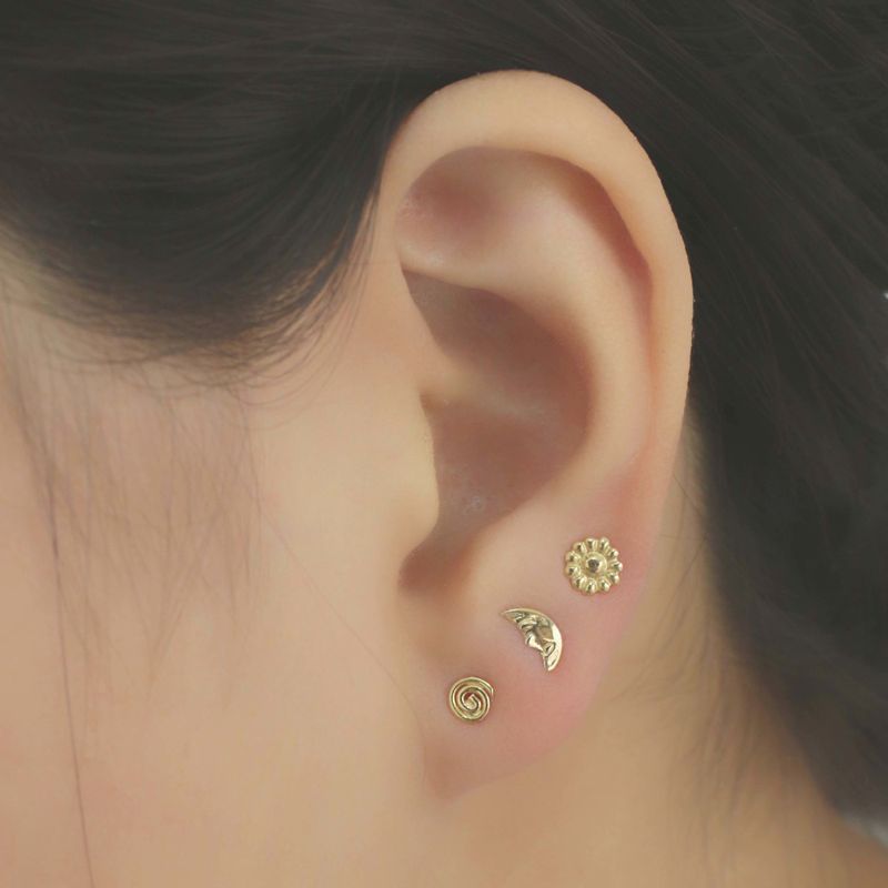 עגילי זהב 14 קראט צמודים ירח סוגרי זהב