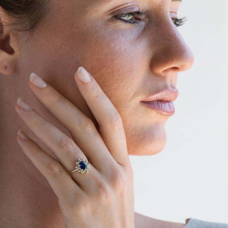 טבעת אובל לוסיה זהב 14 קראט זירקון