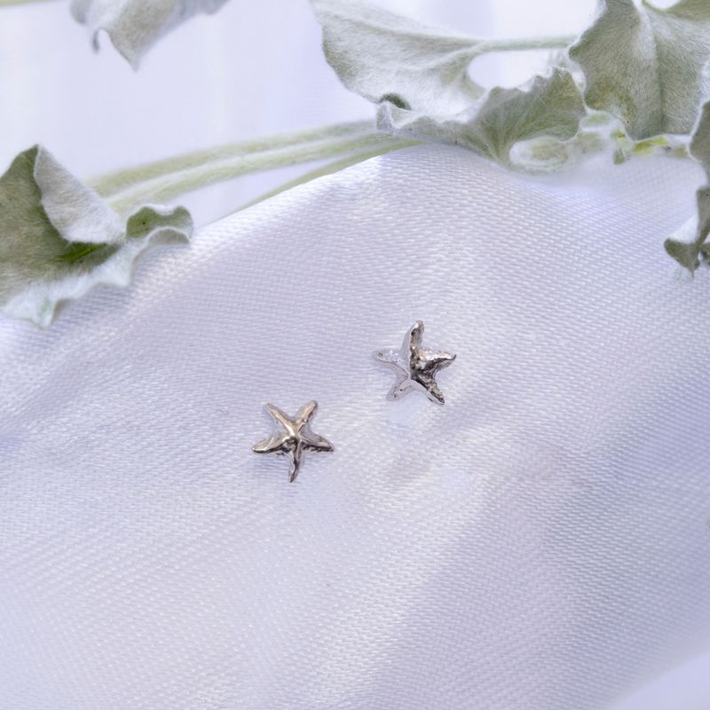 14k Solid Gold Starfish Stud Earrings With Gold Closures