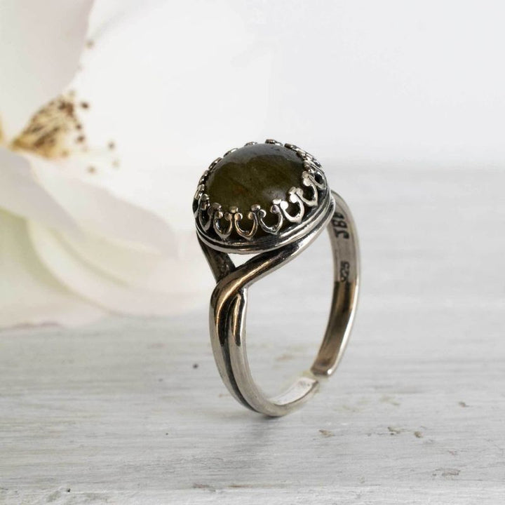 טבעת כסף 925 אבן עגולה לברדורייט