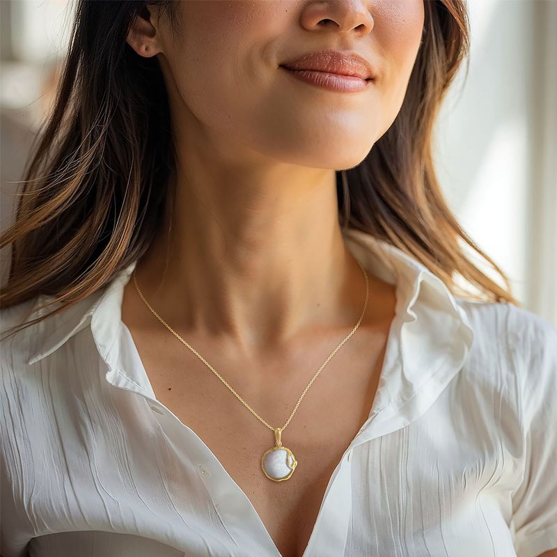 תליון זהב מצופה אבן אופל לבן