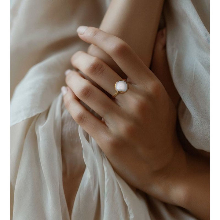 טבעת פתוחה אופל לבן ציפוי זהב