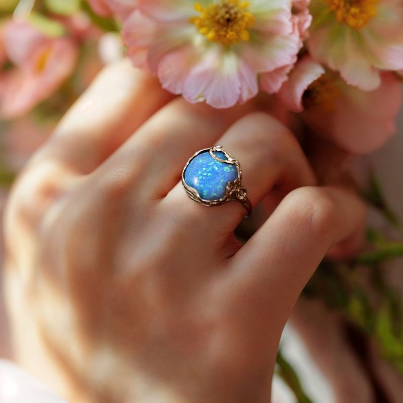 טבעת כסף פתוחה בשיבוץ אופל כחול