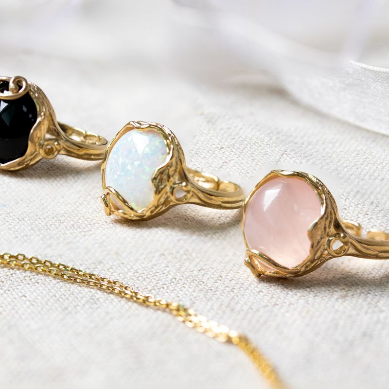 טבעת ציפוי זהב פתוחה אופל לבן