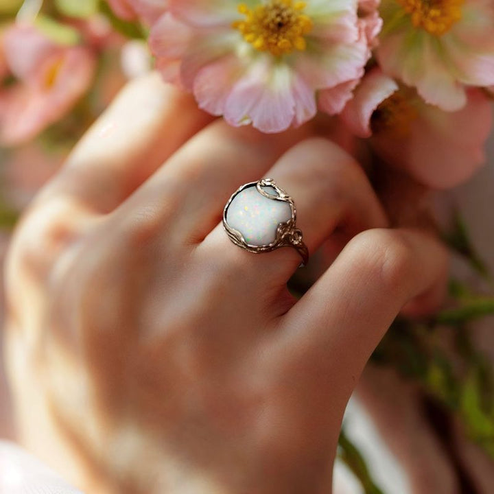 טבעת כסף פתוחה בשיבוץ אופל לבן