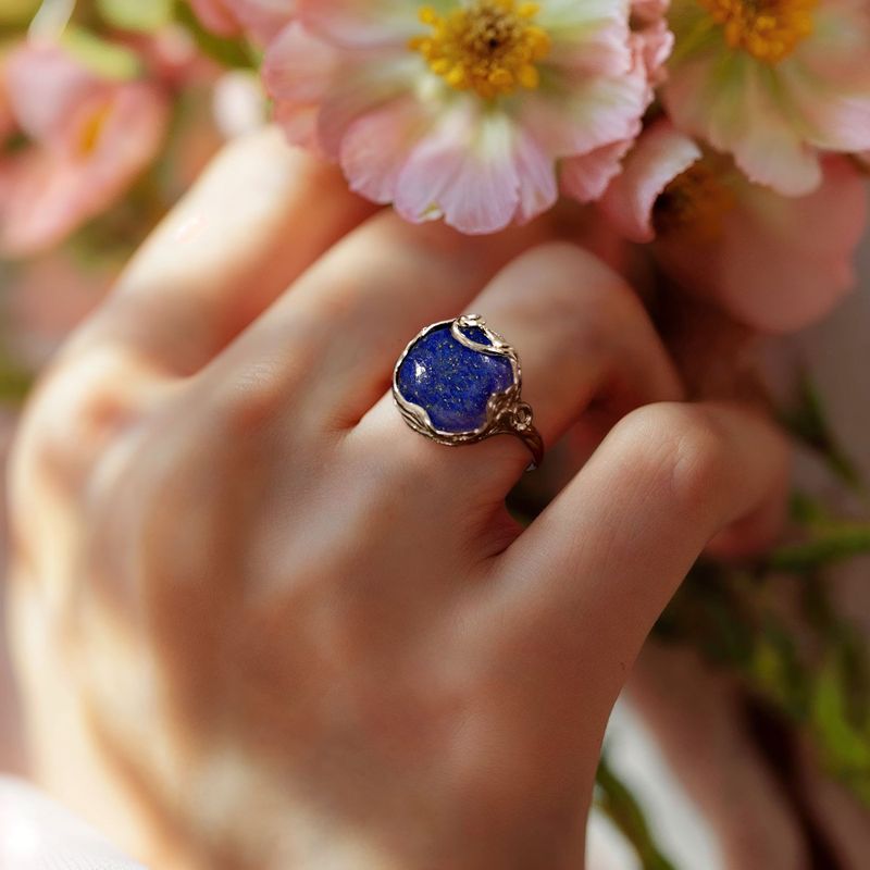 טבעת כסף פתוחה משובצת אבן לאפיס