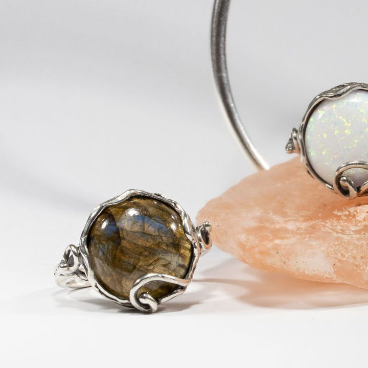 טבעת כסף פתוחה משובצת לברדורייט