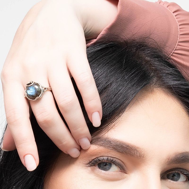 טבעת כסף פתוחה משובצת לברדורייט