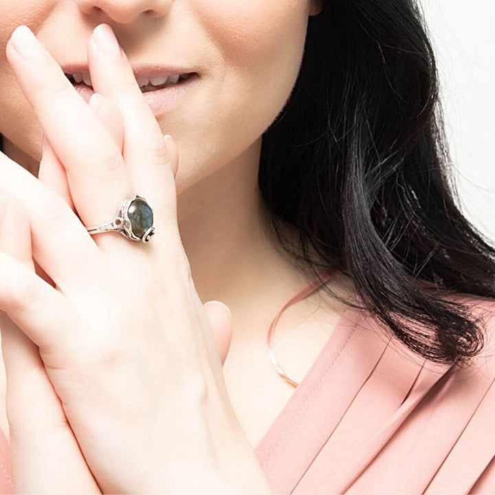 טבעת כסף פתוחה משובצת לברדורייט