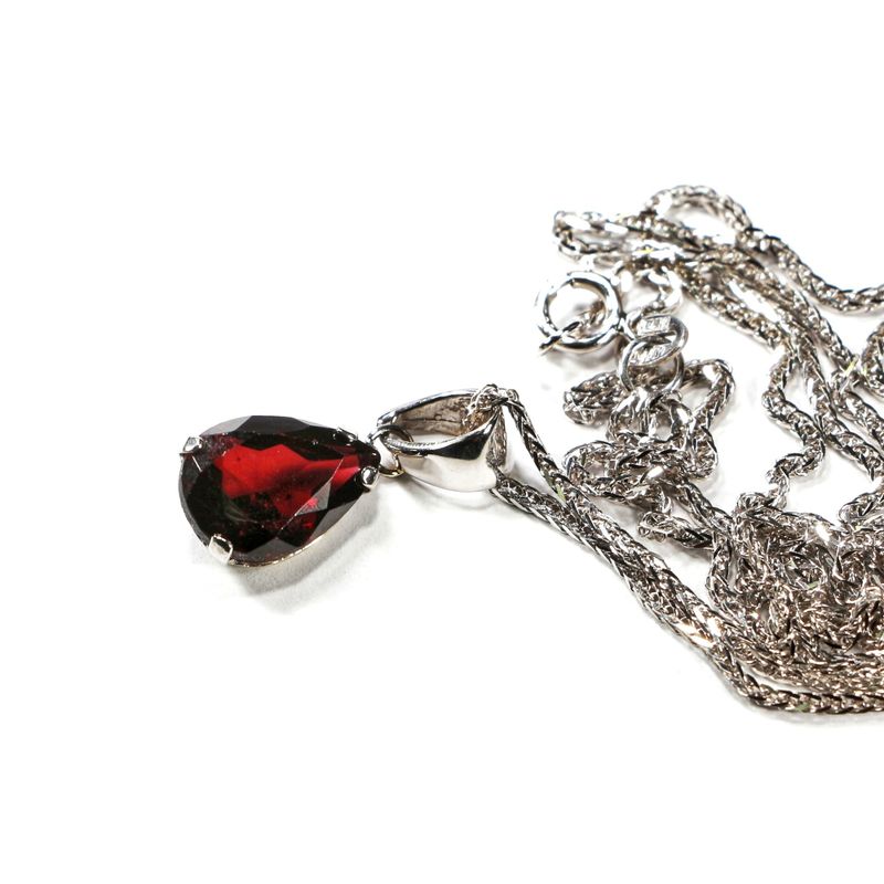 תליון טיפה זהב לבן 14 קראט גרנט