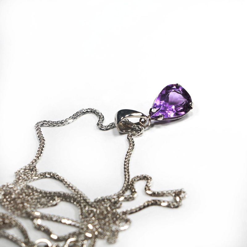 תליון טיפה זהב לבן 14 קראט אמטיס