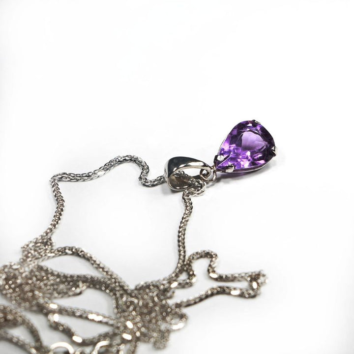 תליון טיפה זהב לבן 14 קראט אמטיס