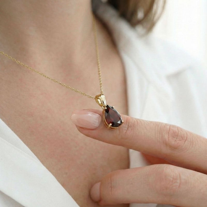 תליון טיפה קלאסי ציפוי זהב גרנט מלאכותי