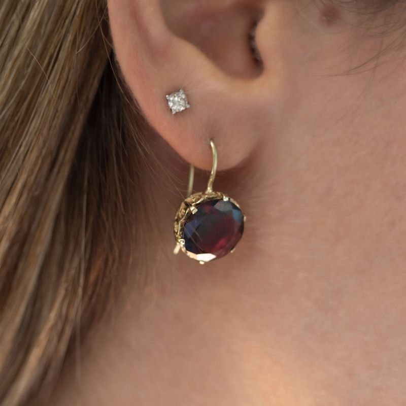 עגילים תלויים זהב 14 קראט אבן גארנט