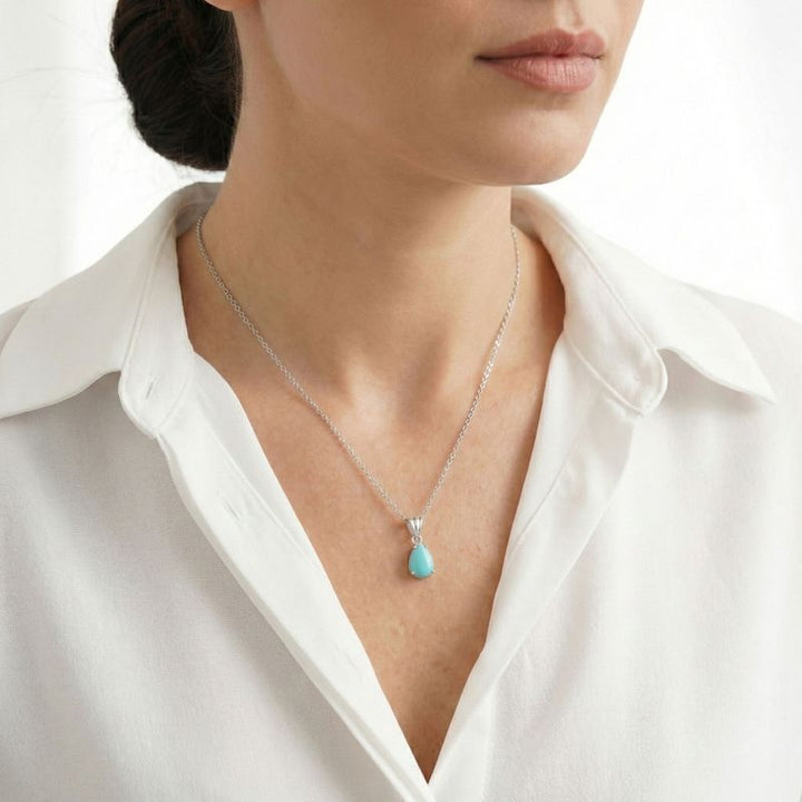 Классический серебряный кулон-капля с имитацией бирюзы.