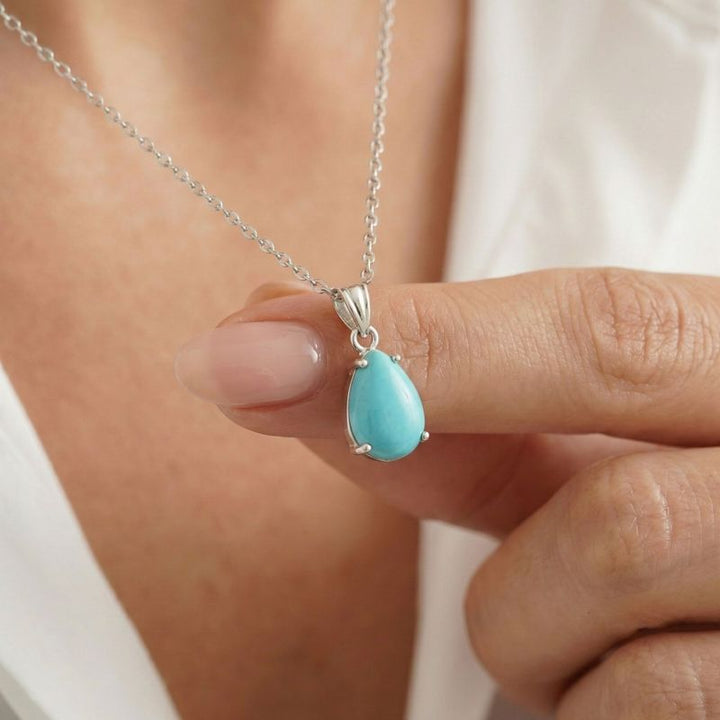 Классический серебряный кулон-капля с имитацией бирюзы.