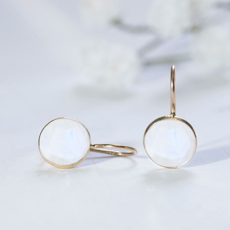 עגילי זהב תלויים – מונסטון טבעי