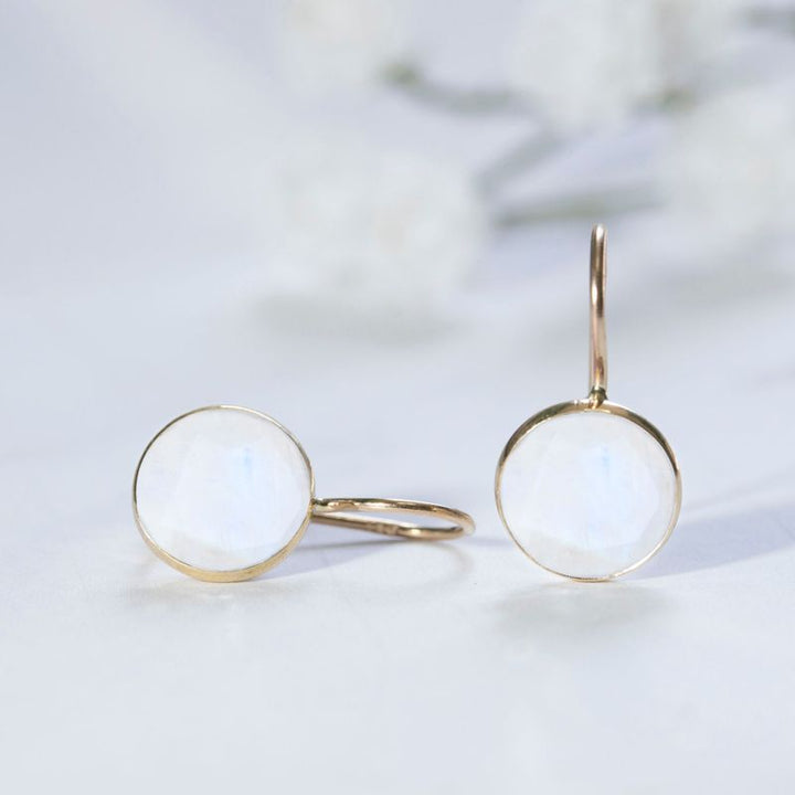 עגילי זהב תלויים – מונסטון טבעי