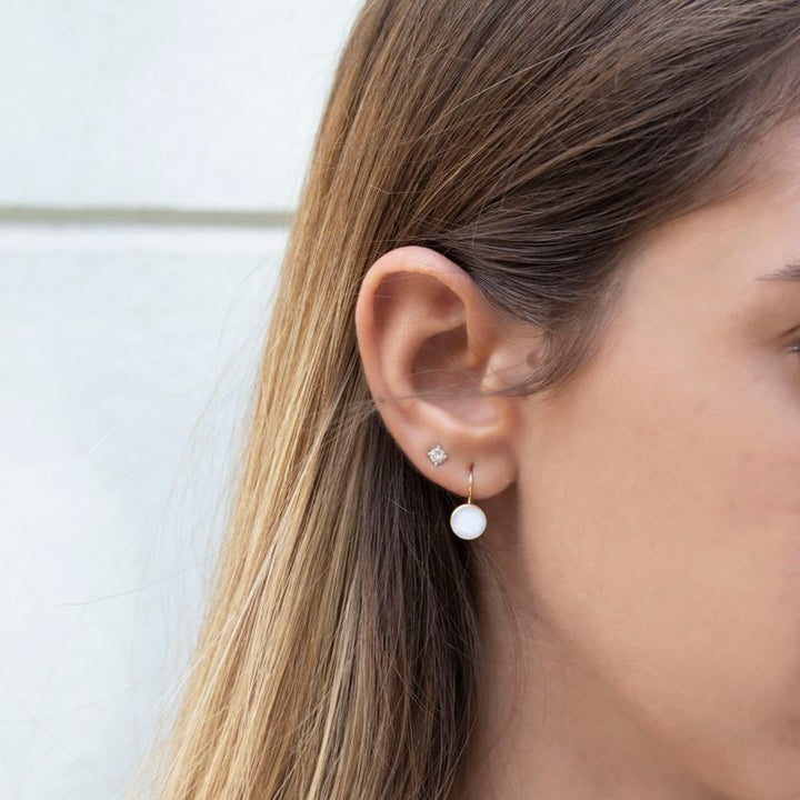 עגילי זהב תלויים – מונסטון טבעי