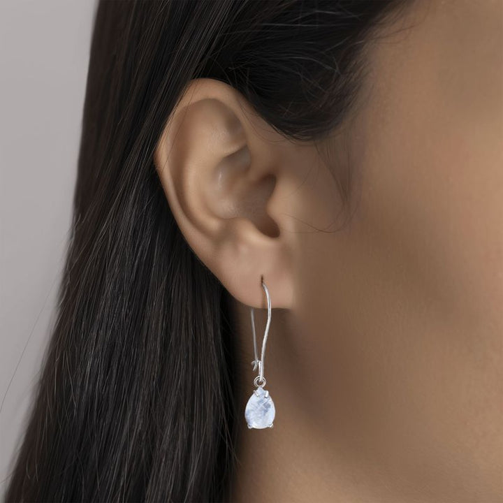 עגילי כסף תלויים – מונסטון לבן