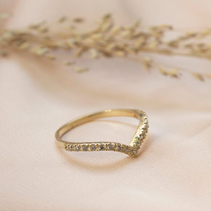 טבעת חץ זהב 14K זרקונים לבנים