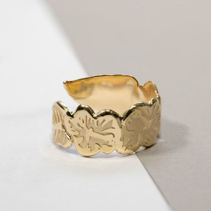 טבעת פתוחה בציפוי זהב בצורת עלה