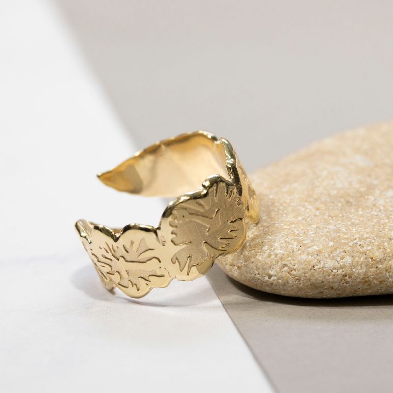 טבעת פתוחה בציפוי זהב בצורת עלה