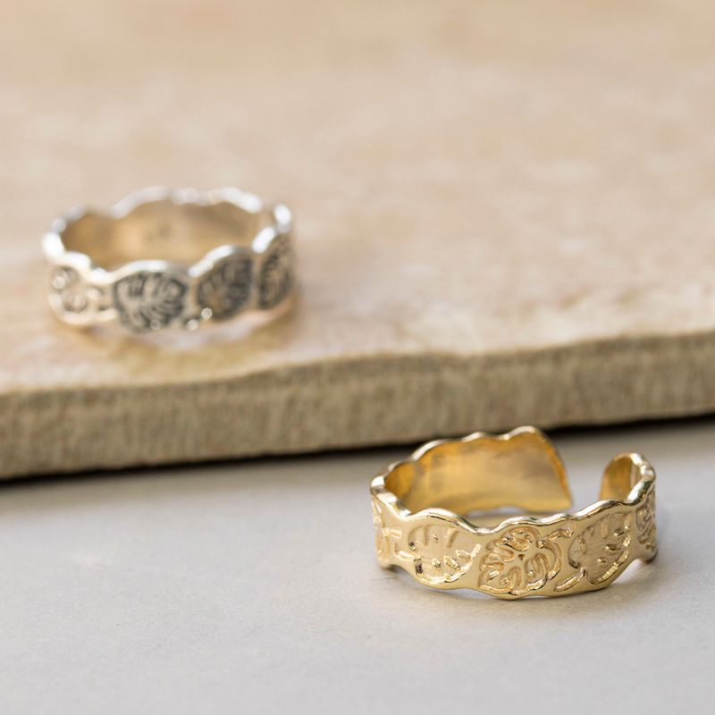 טבעת פתוחה ציפוי זהב בצורת עלה – רוחב בינוני